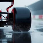 analyse de l'adhérence des pneumatiques sur piste mouillée grâce aux données télémétriques recueillies par l'écurie de formule 1 pour optimiser la performance et la sécurité.